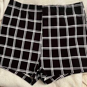 Shein Size L Black and White Checkered Short